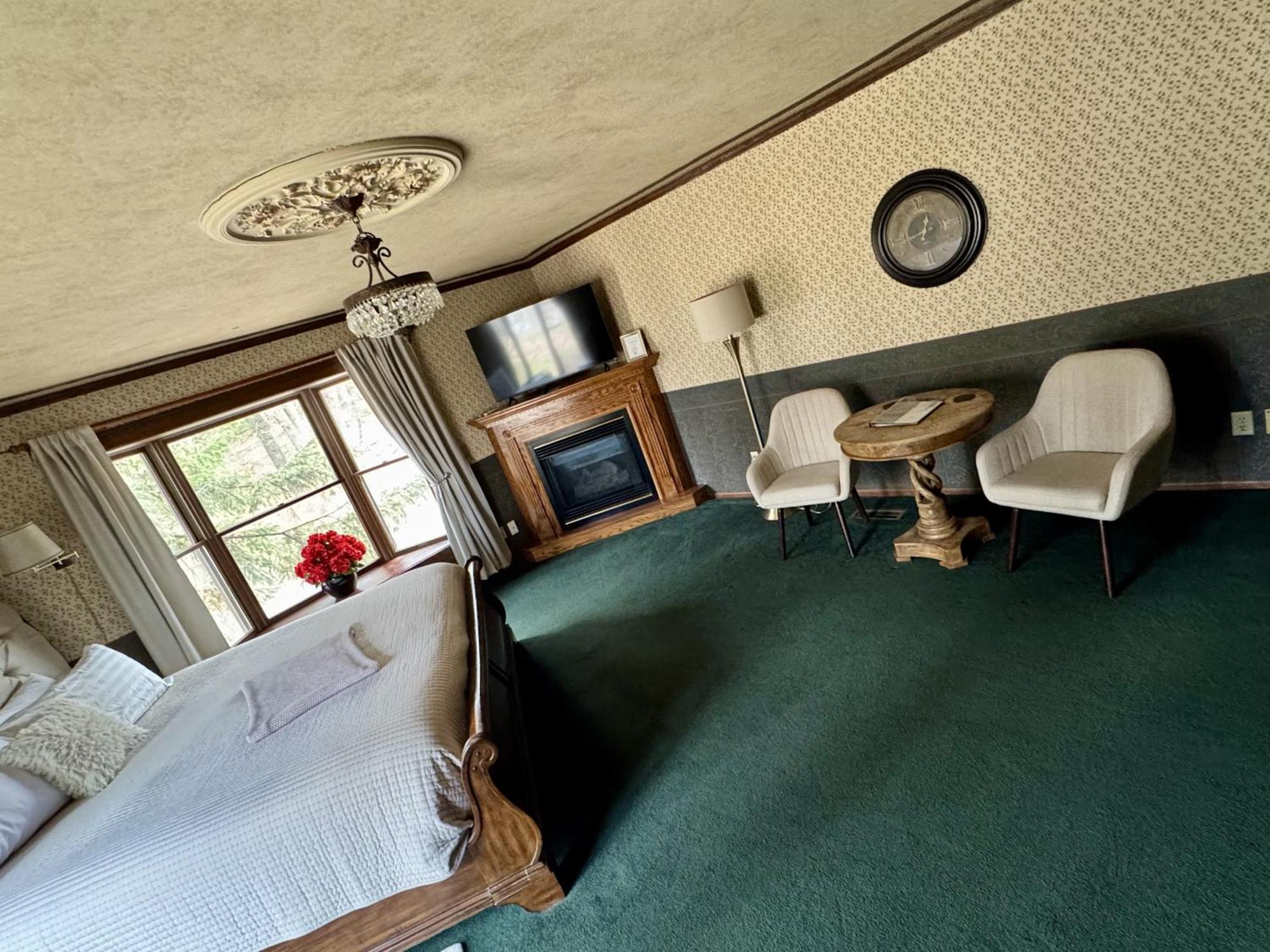 Otter Creek Eau Claire Altoona Bed & Breakfast ภายนอก รูปภาพ
