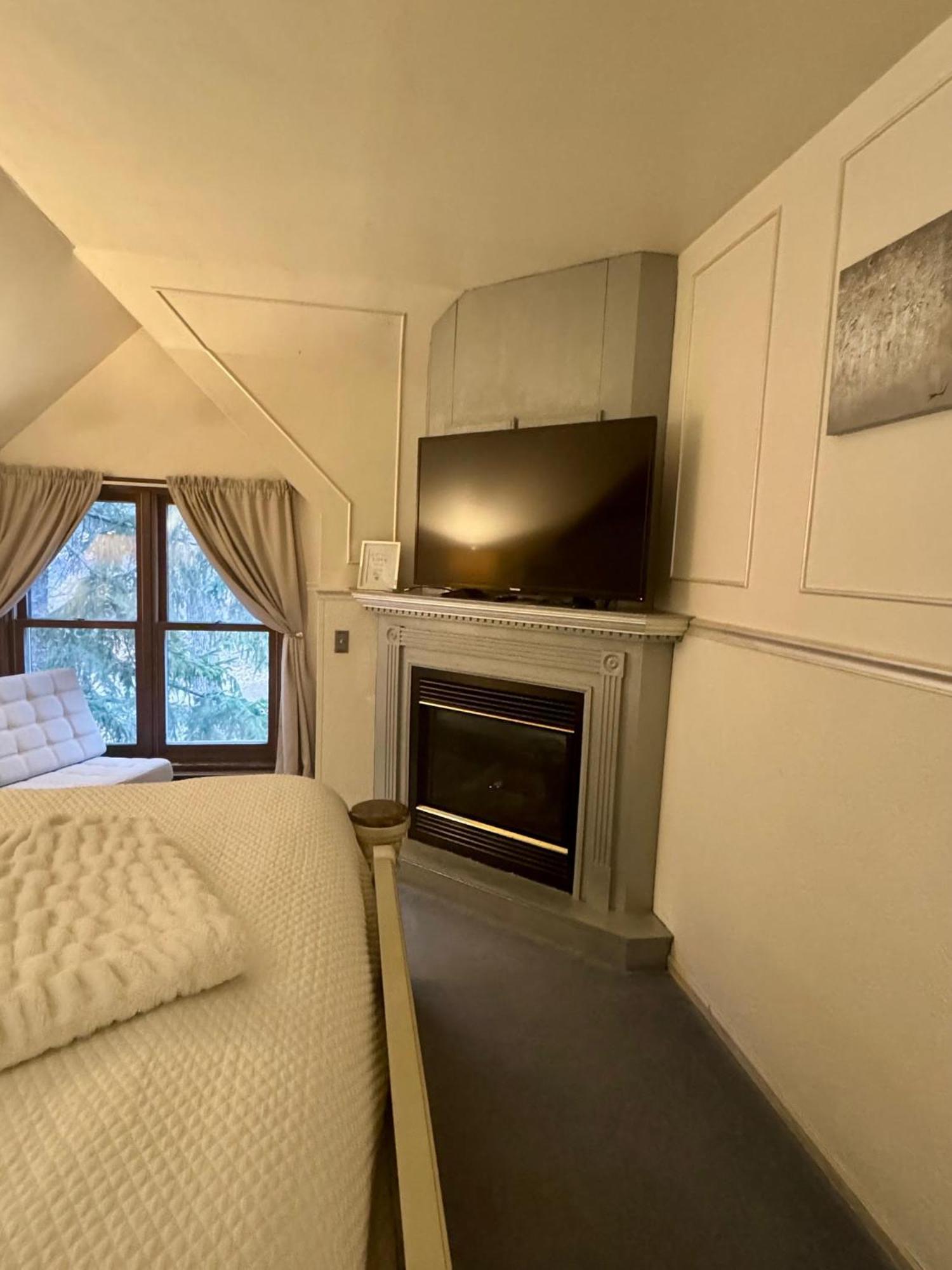 Otter Creek Eau Claire Altoona Bed & Breakfast ภายนอก รูปภาพ